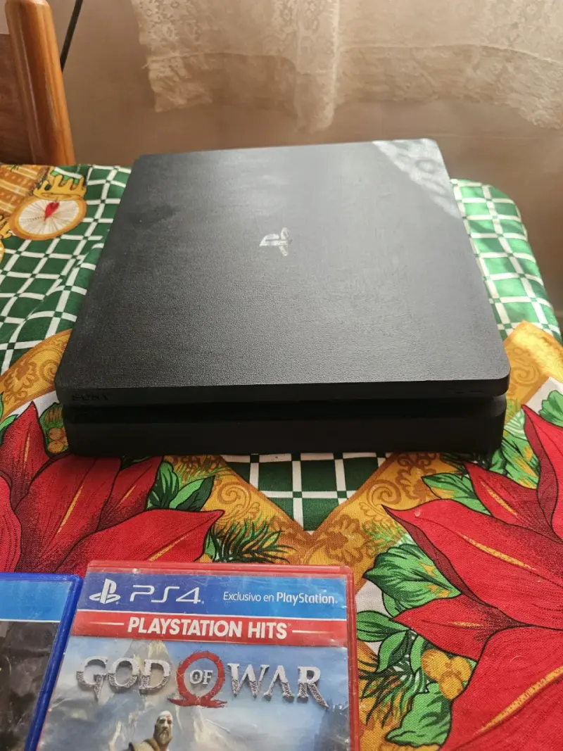 Consola PS4 Slim con juegos incluidos - 1