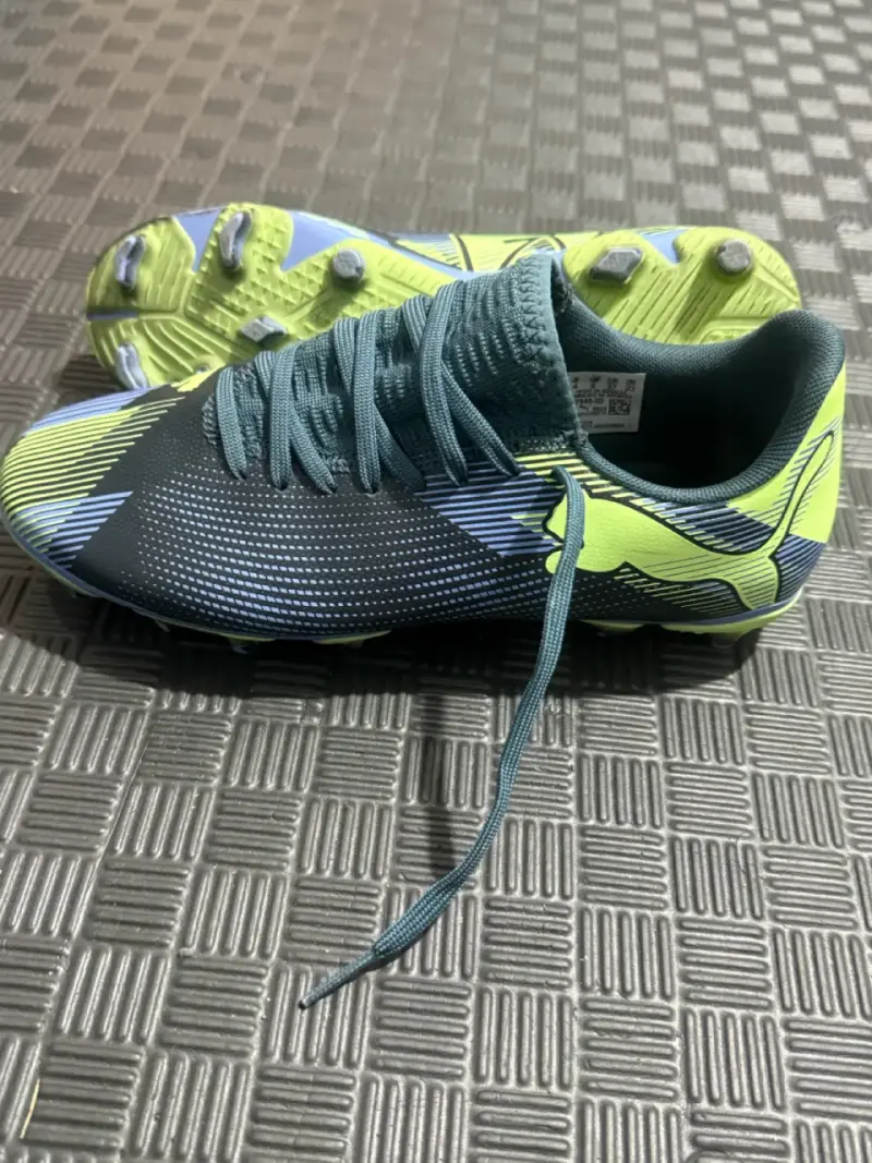 Zapatillas de fútbol con toperoles verde y negro - 2
