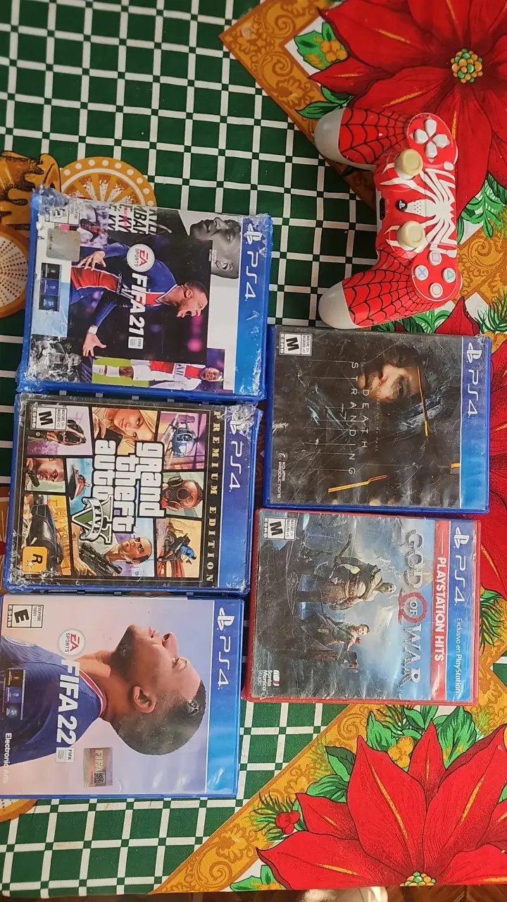 Consola PS4 Slim con juegos incluidos - 2