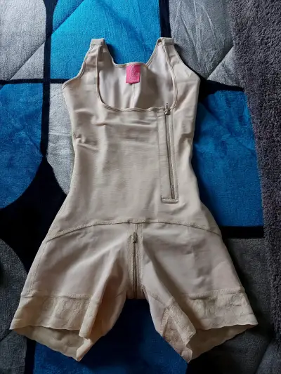 Faja reductora cuerpo guitarra beige - miniatura 1