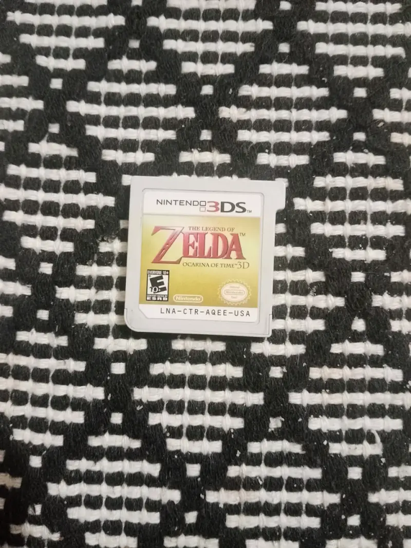 Nintendo 2DS con juego Zelda Ocarina of Time - 3