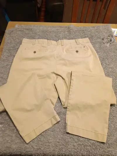 Pantalones beige Under Armour para hombre - miniatura 2