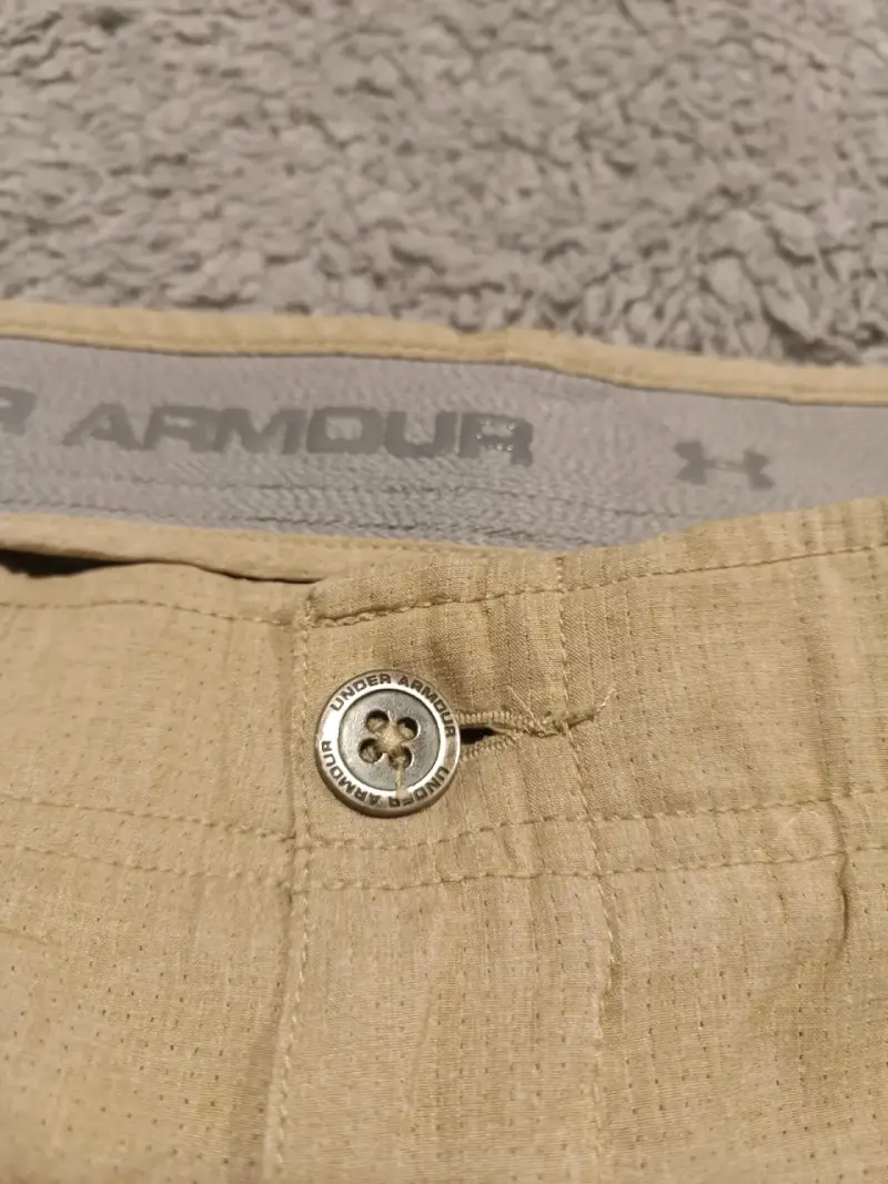 Pantalones beige Under Armour para hombre - 4