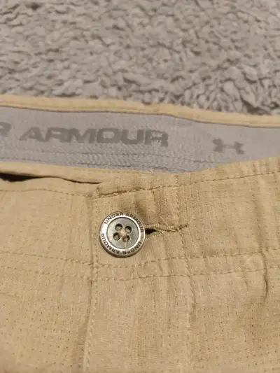 Pantalones beige Under Armour para hombre - miniatura 4