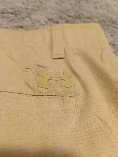 Pantalones beige Under Armour para hombre - miniatura 5