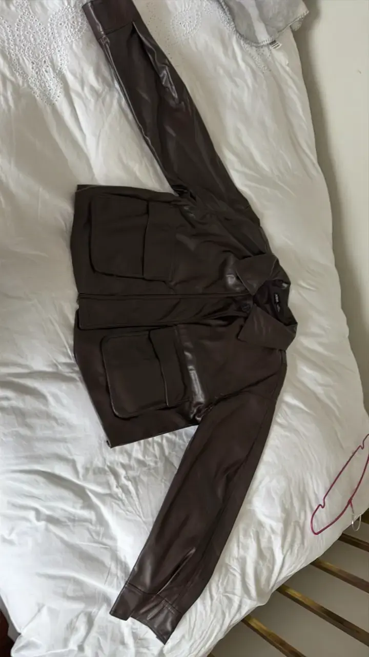 Chaqueta tipo cuero marrón mujer