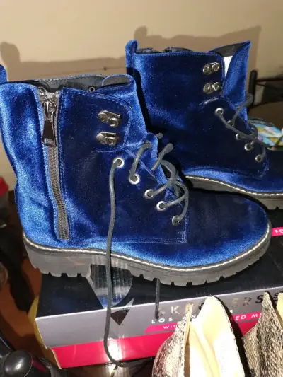 Botas de terciopelo azul con cierre lateral - miniatura 2
