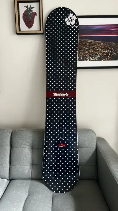 Tabla de snowboard 1,50cm Blackhole con fijaciones - miniatura 1