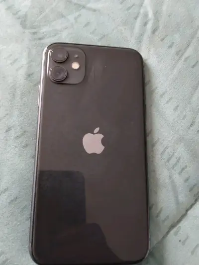 iPhone 11 en buen estado color negro - miniatura 1