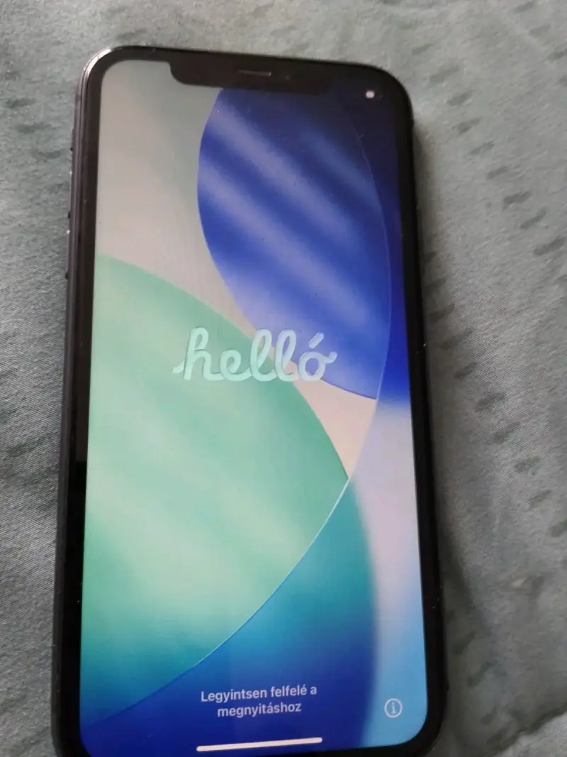 iPhone 11 en buen estado color negro - 2
