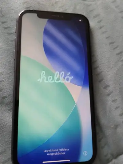 iPhone 11 en buen estado color negro - miniatura 2