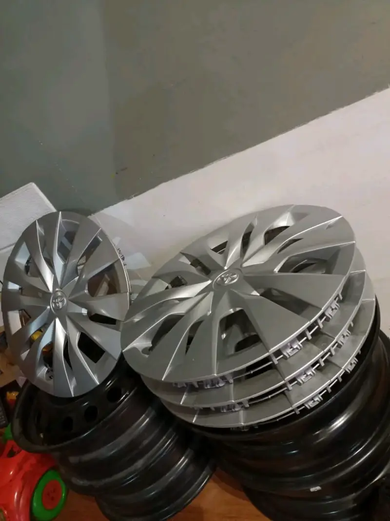 Tapacubos de aleación Toyota 0k en buen estado - 2