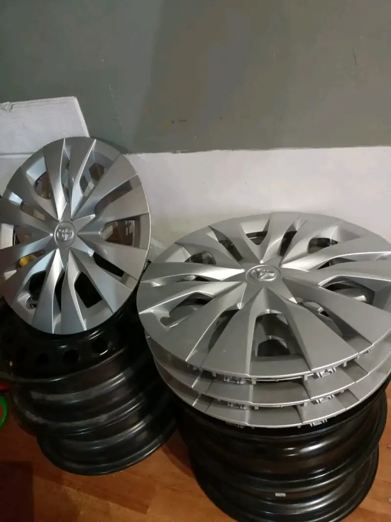 Tapacubos de aleación Toyota 0k en buen estado - 3
