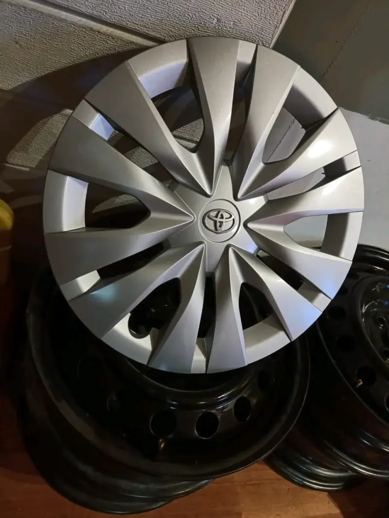 Tapacubos de aleación Toyota 0k en buen estado - 4