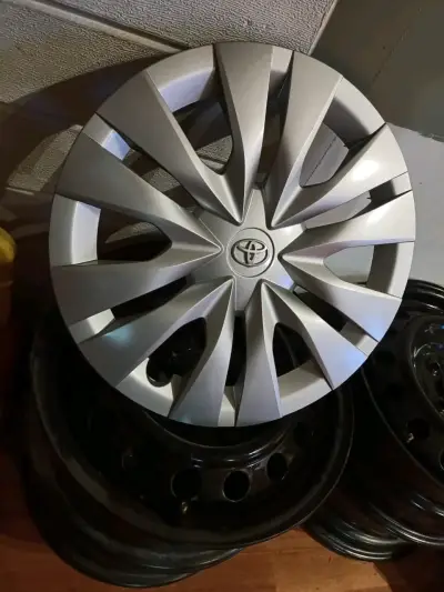 Tapacubos de aleación Toyota 0k en buen estado - miniatura 4
