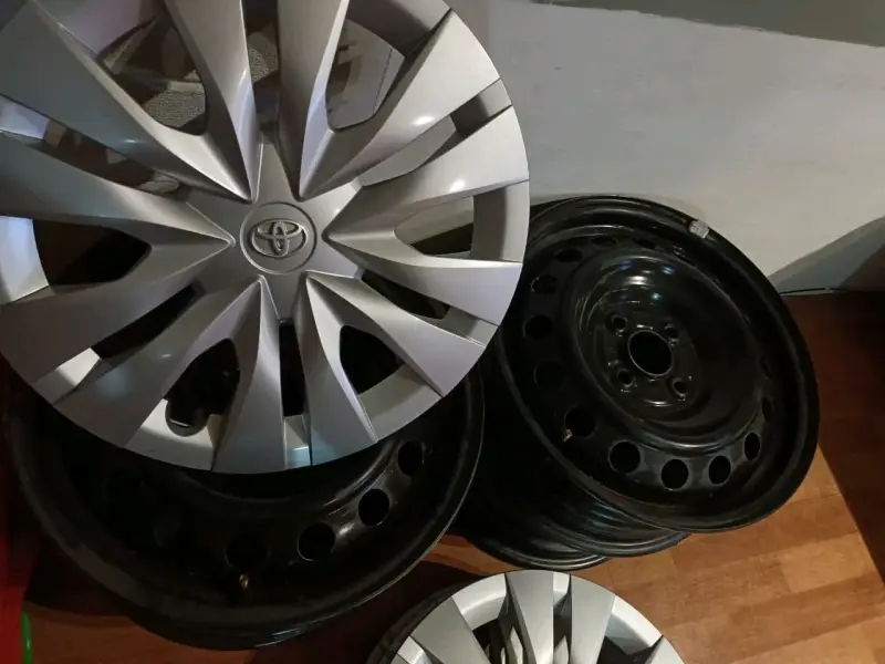Tapacubos de aleación Toyota 0k en buen estado - 6