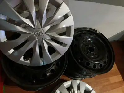 Tapacubos de aleación Toyota 0k en buen estado - miniatura 6