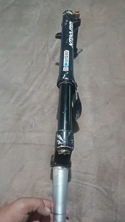 Horquilla de suspensión Zoom para bicicleta - miniatura 1