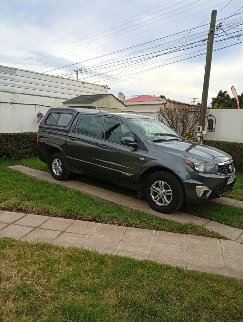 Camioneta SsangYong Actyon Sports 4x4 Gris Diésel - 2
