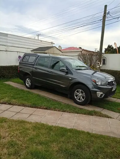 Camioneta SsangYong Actyon Sports 4x4 Gris Diésel - miniatura 2
