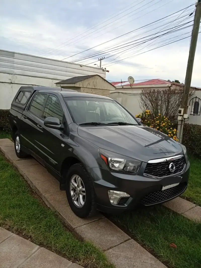 Camioneta SsangYong Actyon Sports 4x4 Gris Diésel - 3