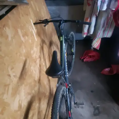 Bicicleta de montaña Altitude K10 en buen estado - miniatura 3
