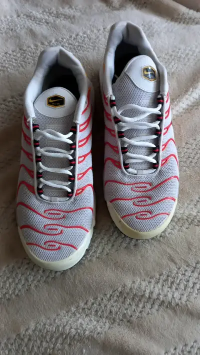 Zapatillas deportivas Nike Air blancas y rojas - miniatura 1
