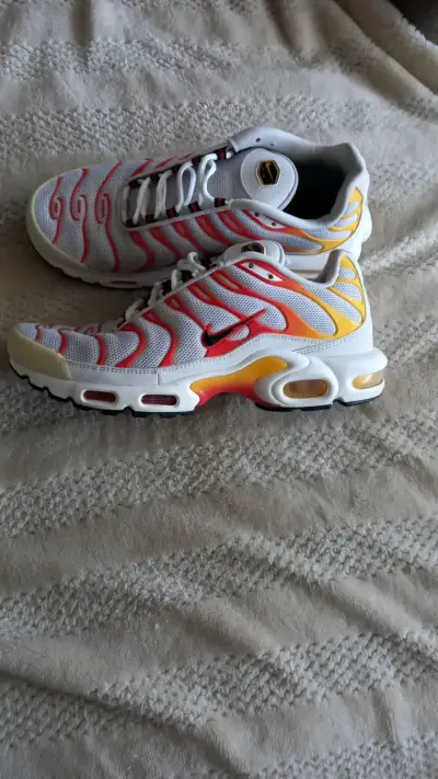 Zapatillas deportivas Nike Air blancas y rojas - miniatura 2