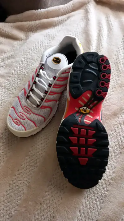 Zapatillas deportivas Nike Air blancas y rojas - miniatura 3