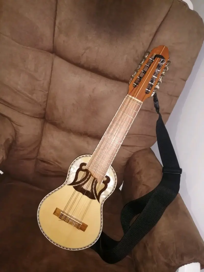Charango con funda y correa , guitarra con funda - 2