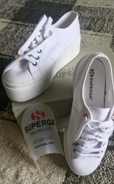 Zapatillas plataforma blancas Superga con detalles de colores - miniatura 2