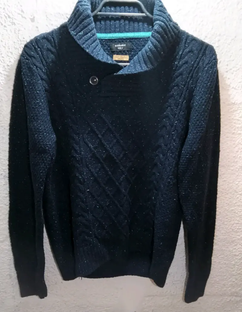 Suéter de lana azul marino para hombre