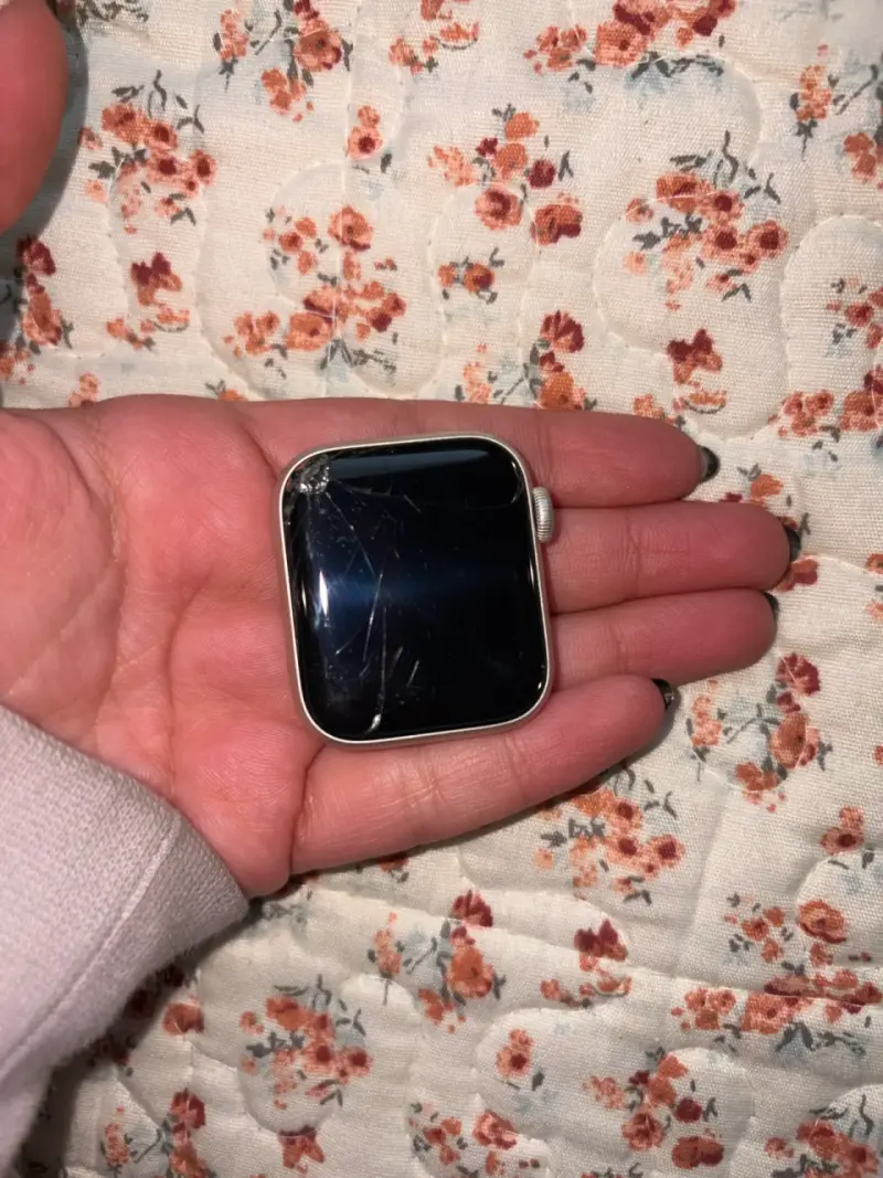 Apple Watch SE con pantalla dañada - 2