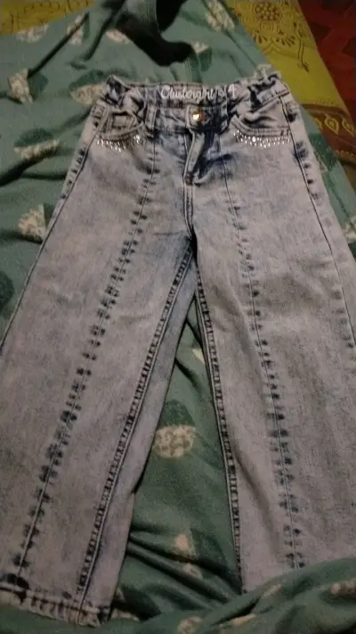 Jeans de niña con detalles brillantes - miniatura 1