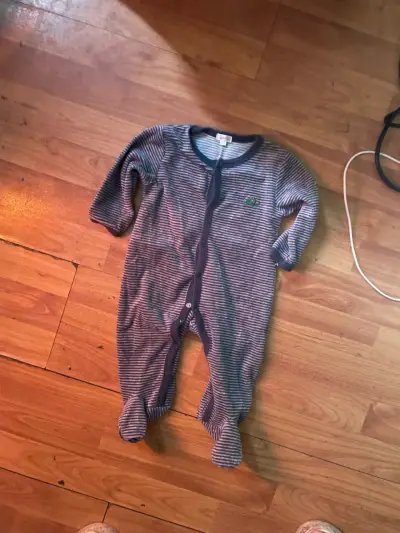 Conjunto de pijamas para bebé con diseños variados - miniatura 2