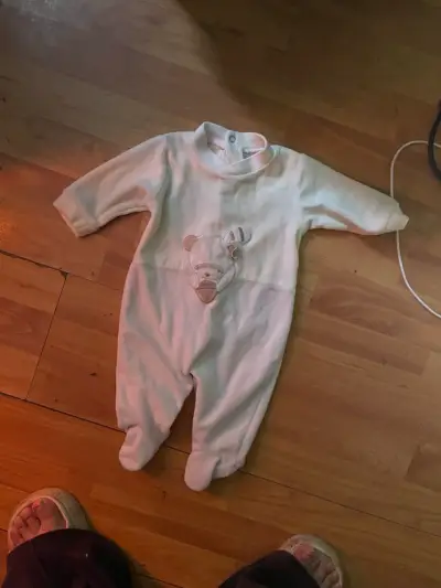 Conjunto de pijamas para bebé con diseños variados - miniatura 3