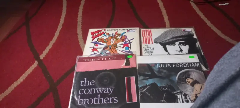 Colección de discos de vinilo variados - 2