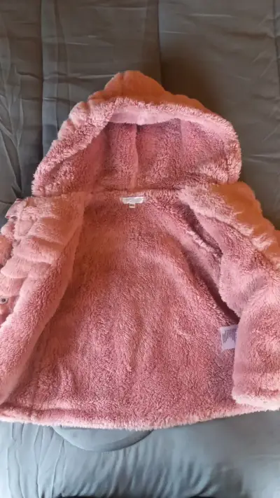 Abrigo de peluche rosado para niña - miniatura 2