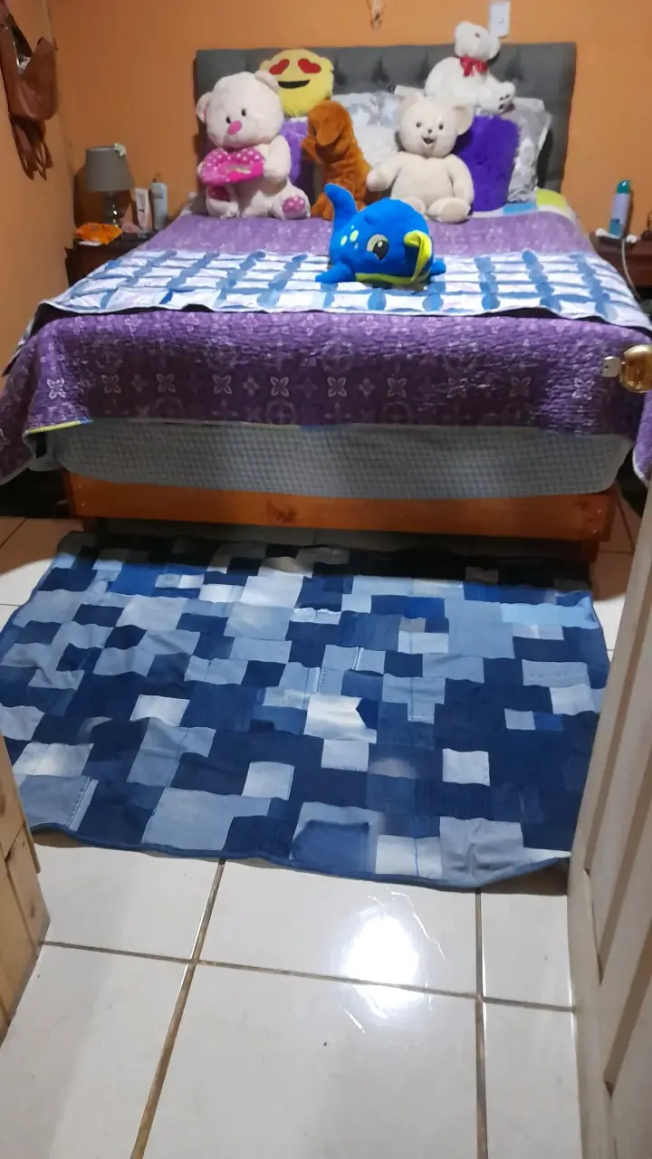 Alfombra de retazos de mezclilla azul
