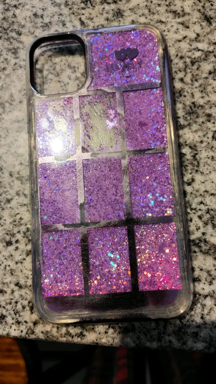 iPhone con carcasa purpurina morada - 3