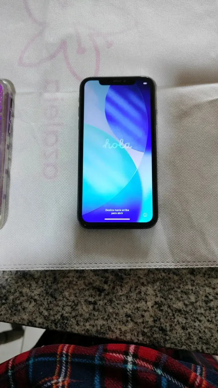 iPhone con carcasa purpurina morada - 6