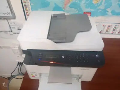 Impresora multifuncional HP Laser MFP 137fnw - miniatura 1