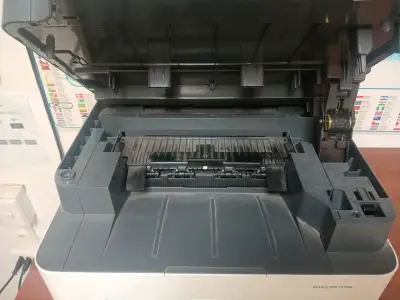 Impresora multifuncional HP Laser MFP 137fnw - miniatura 5