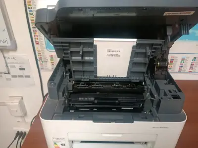 Impresora multifuncional HP Laser MFP 137fnw - miniatura 6