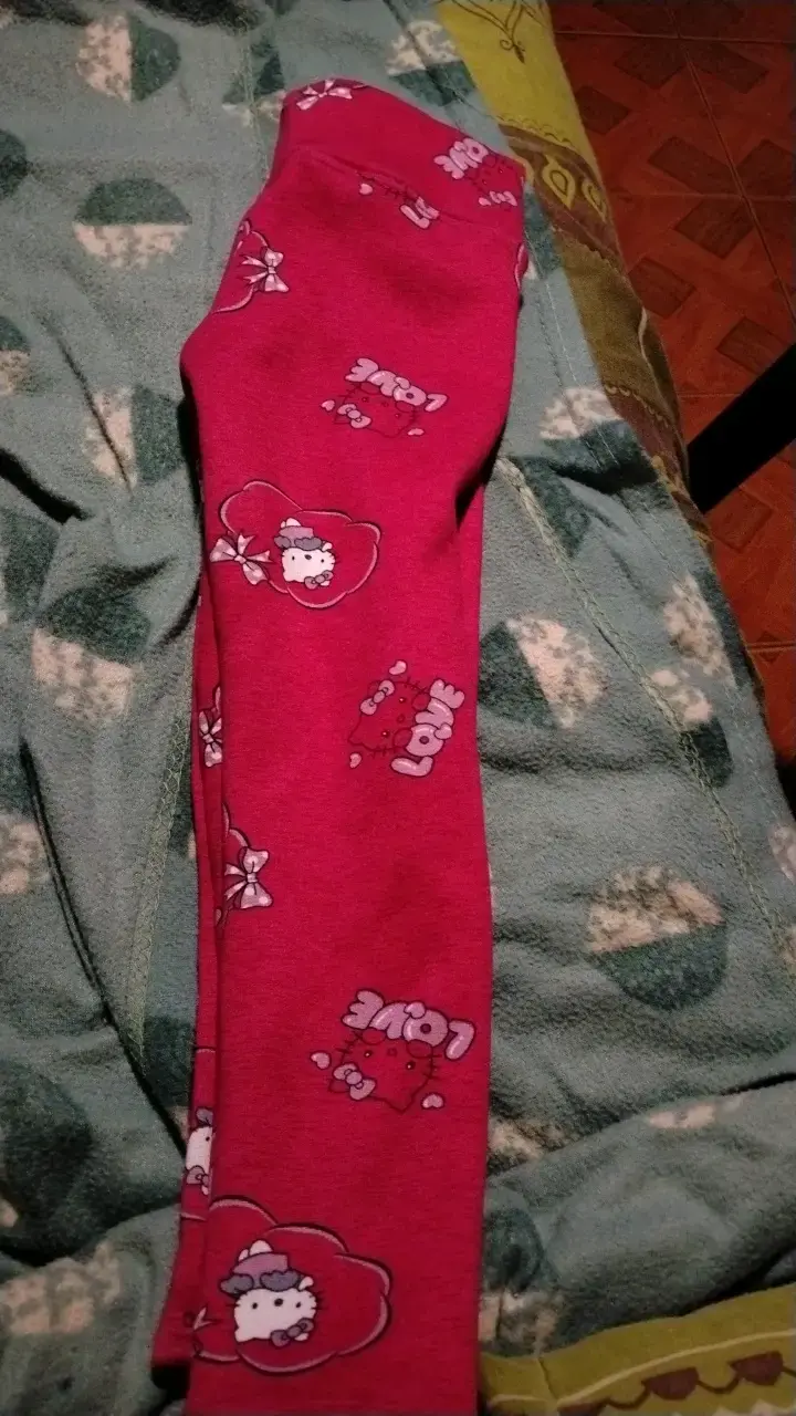 Leggings infantiles rojos con diseño de Hello Kitty - 2