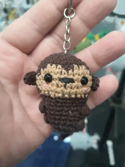Llavero amigurumi de chango tejido a mano - miniatura 1