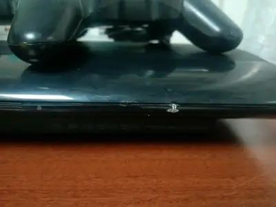Consola PlayStation 3 con dos controles - miniatura 2