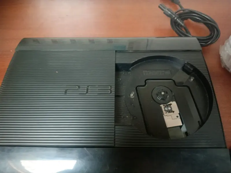 Consola PlayStation 3 con dos controles - 4