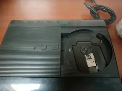Consola PlayStation 3 con dos controles - miniatura 4