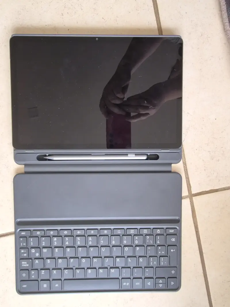Tablet Lenovo con teclado desmontable y lápiz - 2